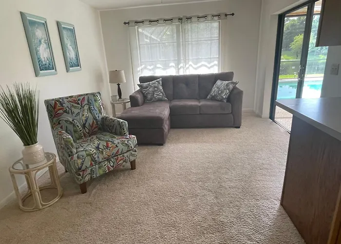 Great Family Home With A New Sparkling Pool,Lovely Lake View, Close To Beach